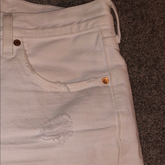 White Levi Jean Shorts - Picture 5 of 5